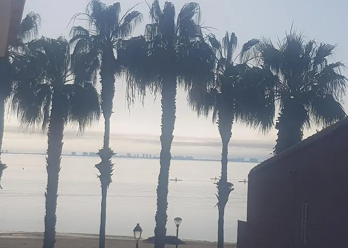 Junto A La Playa Y Vistas Al Mar