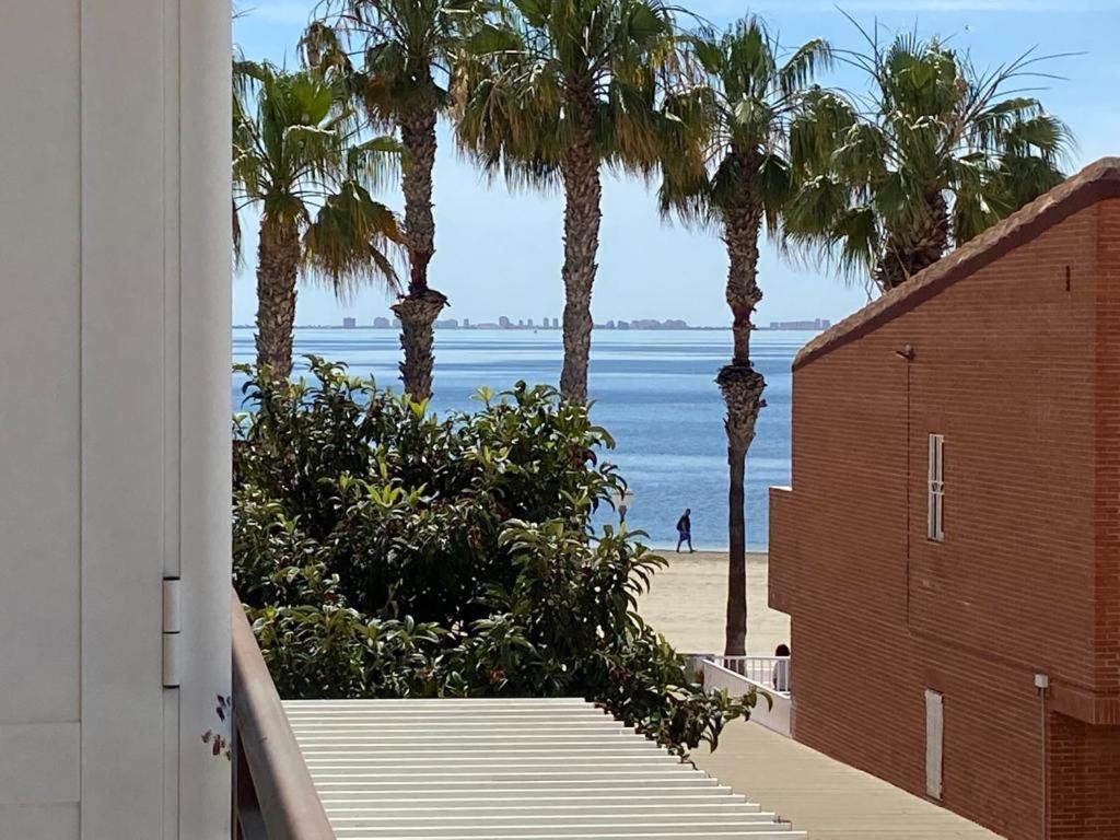 Junto A La Playa Y Vistas Al Mar